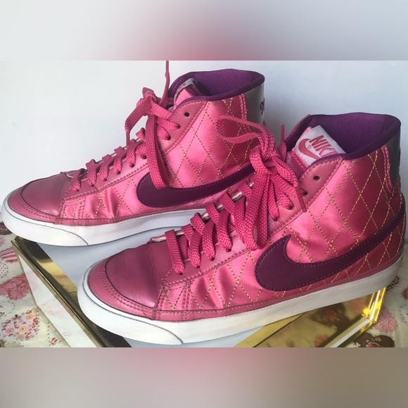 Nike Blazer Vintage style 375573-603 Satin Quilted with Gold stitching size 7.5